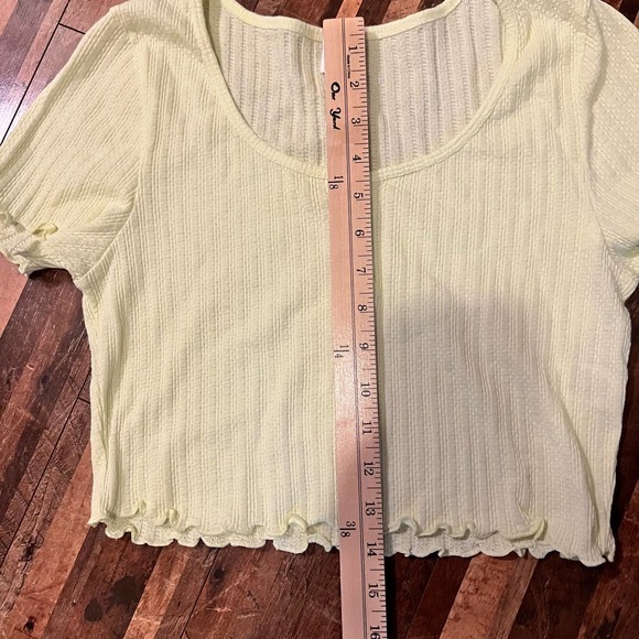 BP Womens Ribbed‎ Knit Top Lettuce Edge Cropped Button Front Yellow Size M - Picture 7 of 8